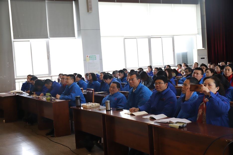 成都彩虹集团党委学习党的十九届四中全会精神报告会